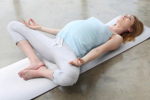 yoga w wykonaniu ciężarnej